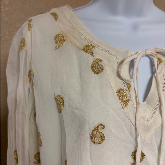 4/$15 Women's Cream and Gold Blouse - Picture 2 of 5